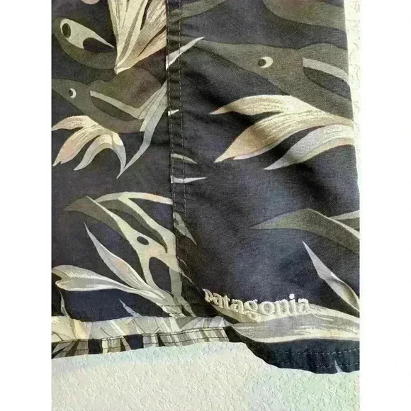 Men's Minimalist Wavefarer Board Shorts - 19" Size 38 - Picture 3 of 5